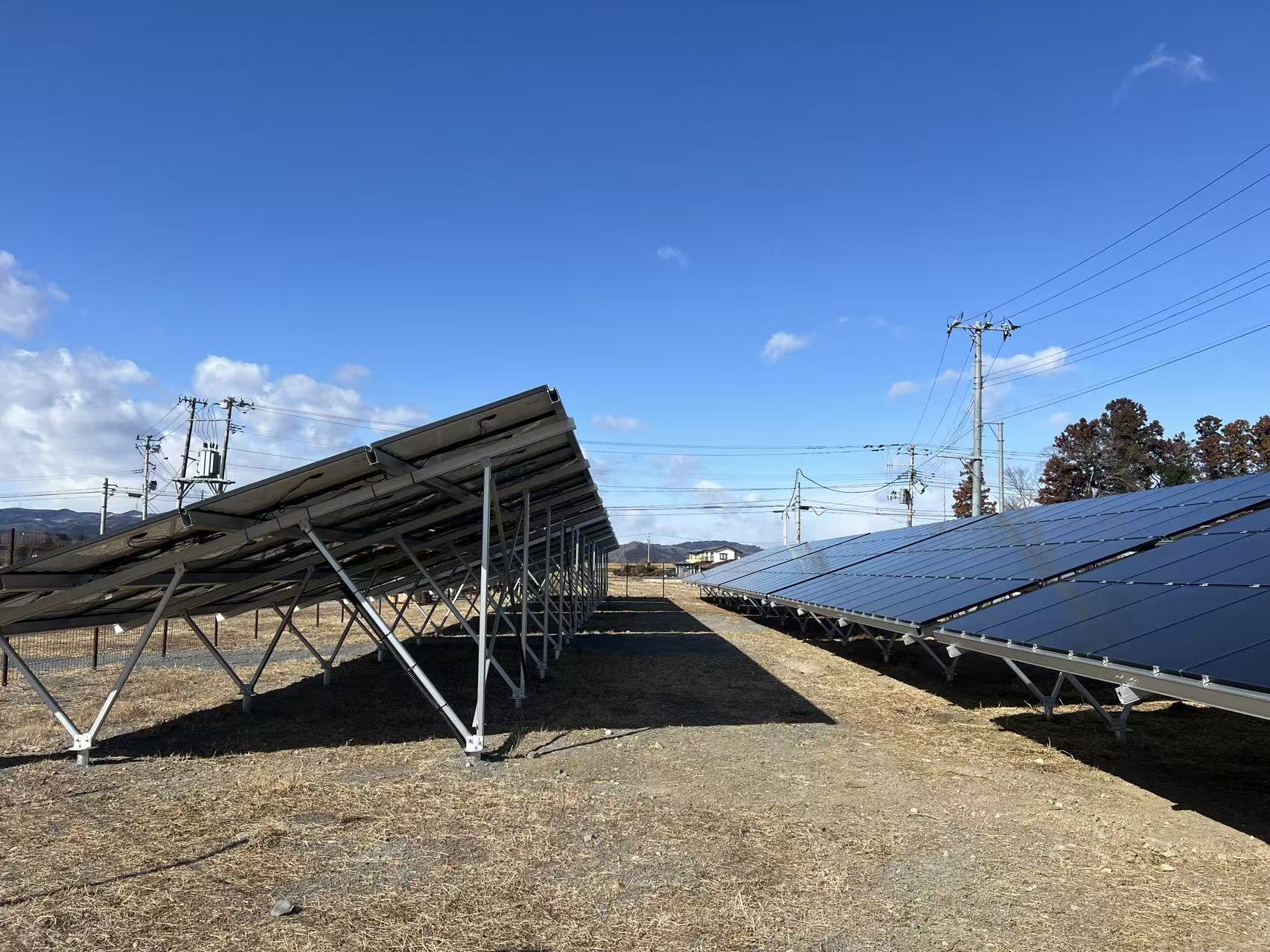 ソーラーアースブラケットの材質