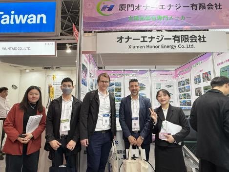 日本に桜が咲き、栄誉を手にして帰国